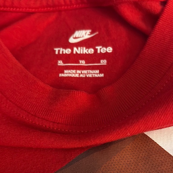 Nike Red Graphic T-Shirt - Picture 3 of 5